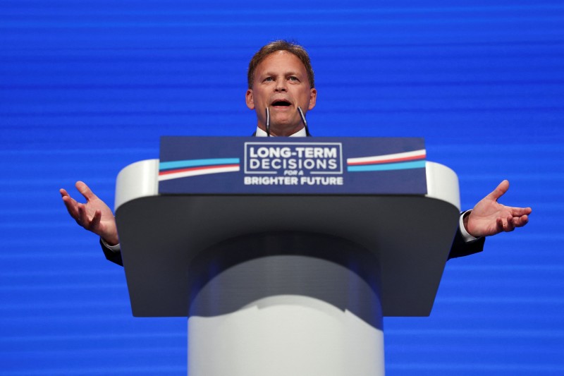 Grant Shapps drži govor u Manchesteru na skupu Konzervativne stranke, 1. listopada 2023. (izvor: Reuters / Guliver Image)