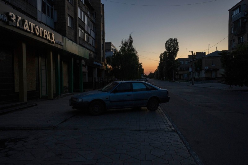 Prazne ulice u gradu Pokrovsk na istoku Ukrajine, 15. srpnja 2022. (izvor: AP Photo/Nariman El-Mofty/Guliver Image)