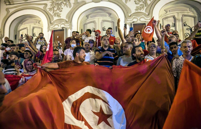 Tunižani slave prolazak referenduma o novom Ustavu, 25. srpnja 2022. (izvor: AP Photo/Riadh Dridi/Guliver Image)