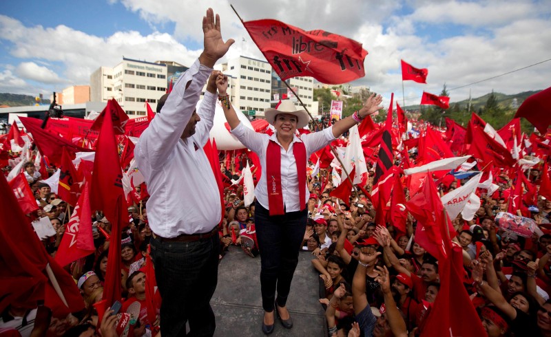 Xiomara Castro (u sredini), izvor: AP Photo/Eduardo Verdugo/Guliver Image