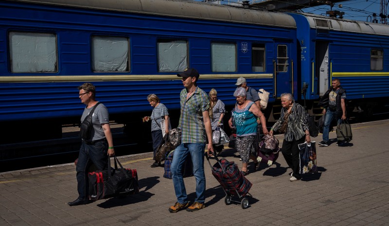 Evakuacija civila vlakom iz Pokrovska na istoku Ukrajine, 10. lipnja 2022. (izvor: AP Photo/Bernat Armangue/Guliver Image)