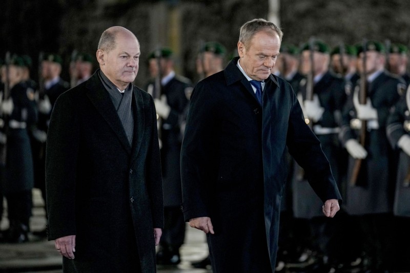 Olaf Scholz i Donald Tusk u Berlinu, 12. veljače 2024. (izvor: AP Photo/Ebrahim Noroozi/Guliver Image)