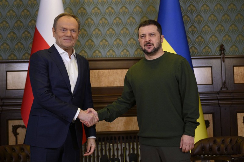 Donald Tusk i Volodimir Zelenski u Kijevu, 22. siječnja 2024. (izvor: ured ukrajinskog predsjednika / Guliver Image)
