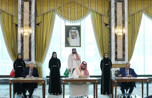 Čiji je "novi NATO"? Saudijski novac, turska vojska i pakistanska bomba stvaraju savez koji bi mogao služiti Americi - ili je učiniti suvišnom