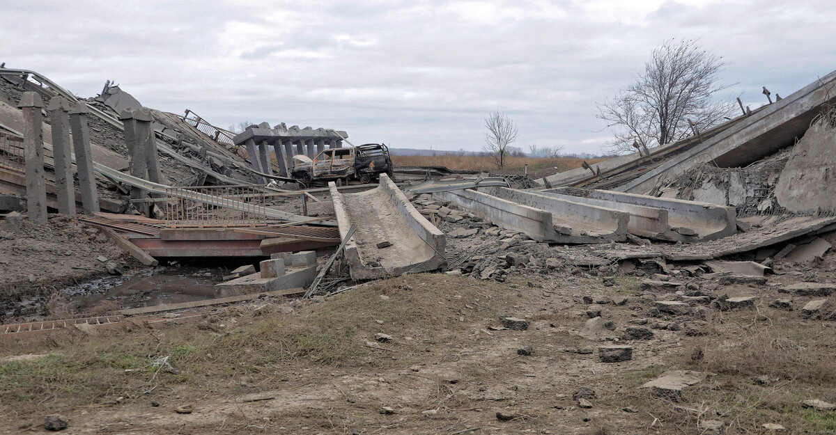 Uništene ceste u regiji Herson (izvor: Imago Lifestyle / Nina Liashonok / Guliver Image)