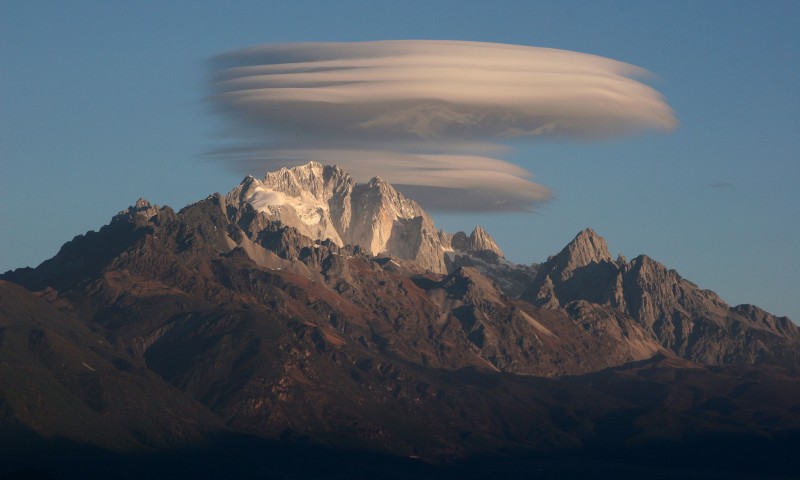 Lentikularni oblaci (Imaginechina via AP Images/Guliver Image)