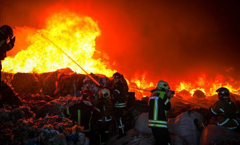 Vatrogasci gase požare u Zaporožju nakon ruskih raketnih napada, 11. listopada 2022. (izvor: Imago Lifestyle / State Emergency Service of Ukraine / Guliver Image)