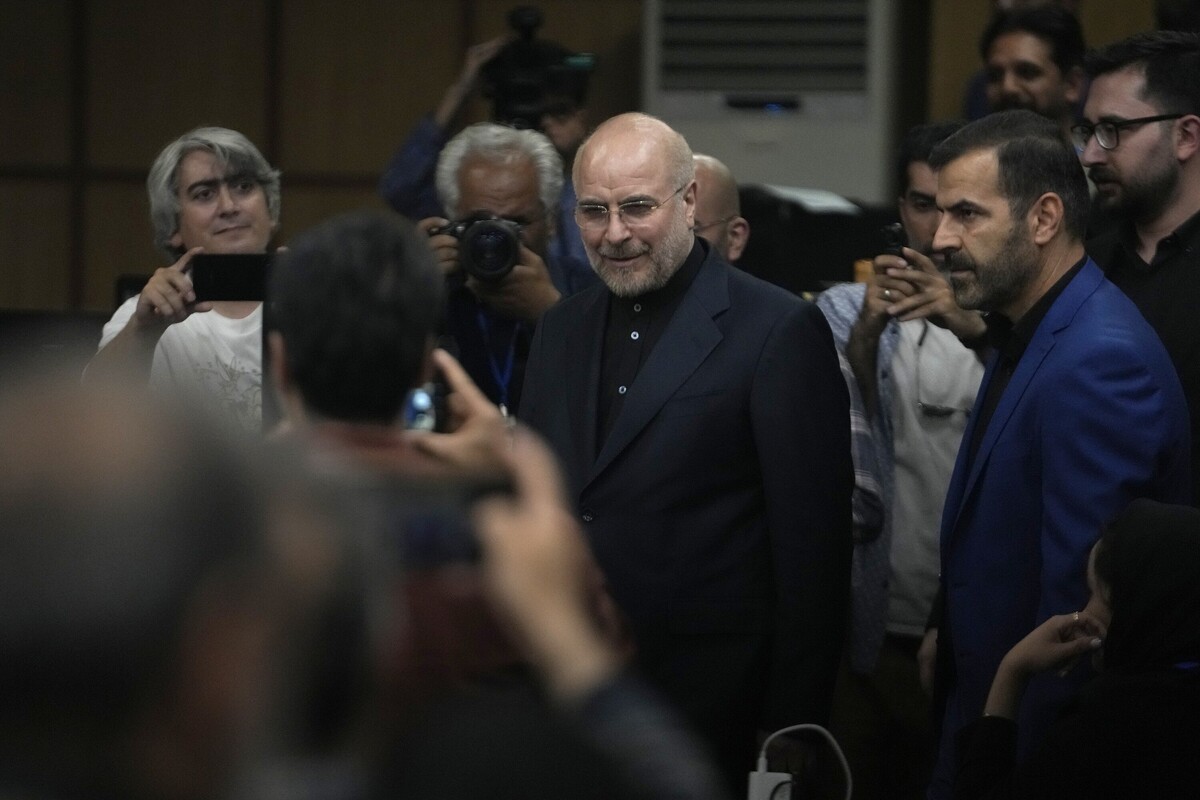 Mohammad Qalibaf (u sredini) (izvor: AP Photo/Vahid Salemi/Guliver Image)