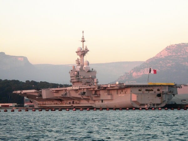 Francuski nosač zrakoplova Charles de Gaulle