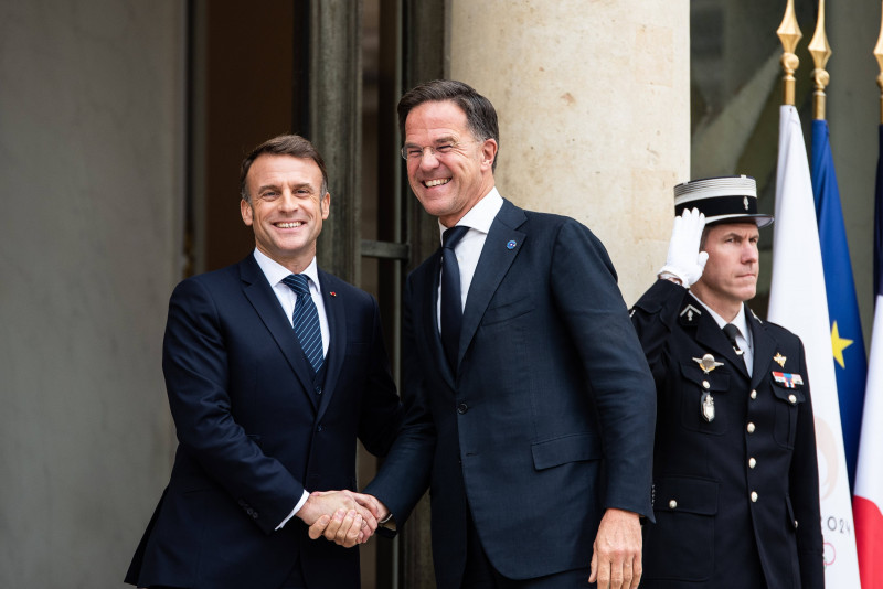Emmanuel Macron i Mark Rutte u Parizu 12. studenog 2024. (izvor: Andrea Savorani Nerix / Imago Lifestyle / Guliver Image)