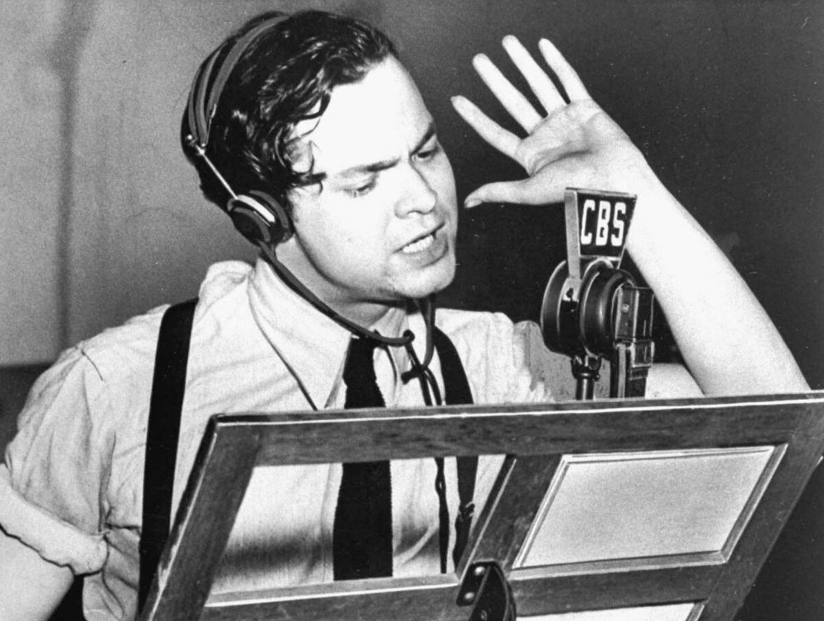 Orson Welles reads ",The War of the Worlds",