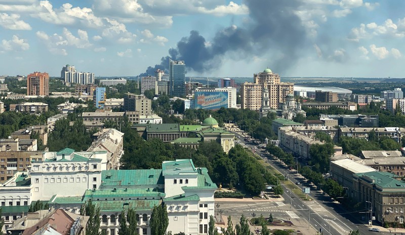Dim iznad Donjecka, 4. srpnja 2022. (izvor: REUTERS/Kazbek Basayev/Guliver Image)