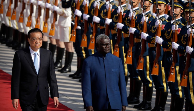 Kineski premijer Li Keqiang i premijer Solomonskih Otoka Manasseh Sogavare, sastanak u Pekingu 9. listopada 2019. (izvor: AP Photo/Mark Schiefelbein/Guliver Image)