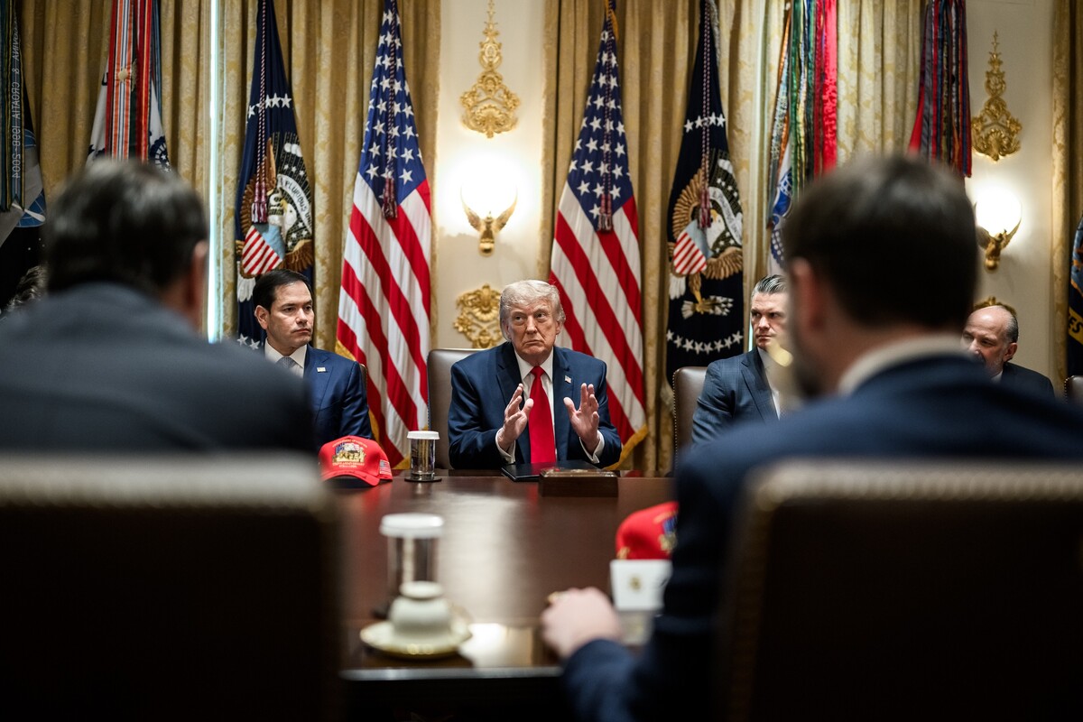 President Donald J. Trump holds a cabinet meeting in the Cabinet Room Wednesday, May 27, 2026. (Official White House Photo by Daniel Torok)