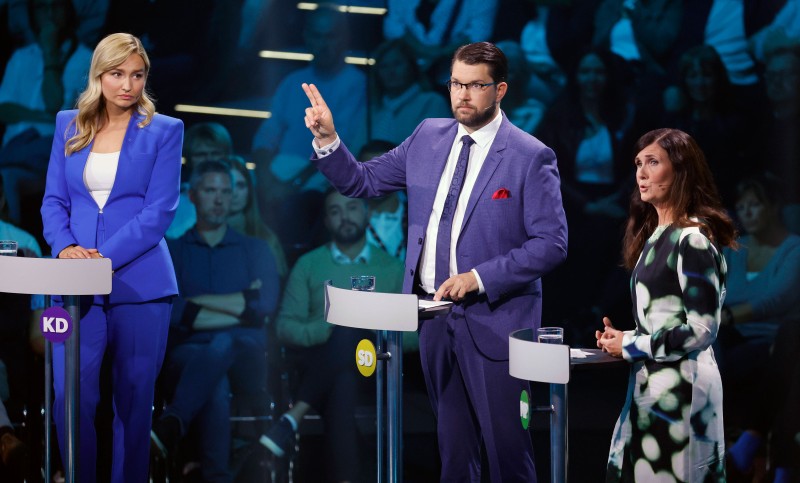 Lider SD-a, Jimmie Akesson (gore u sredini), za vrijeme debate s drugim političkim predstavnicima, 8. rujna 2022. (izvor: Imago Lifestyle / Christine Olsson / Guliver Image)
