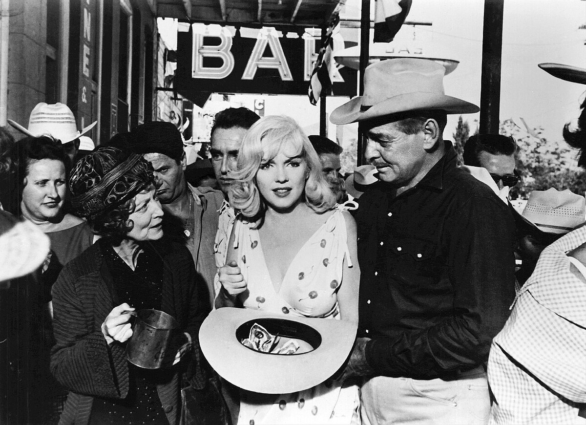 Monroe, Estelle Winwood, Eli Wallach, Montgomery Clift and Clark Gable in The Misfits (1961). The Misfits was the final completed film for both Monroe and Gable, who died within two years of each other.