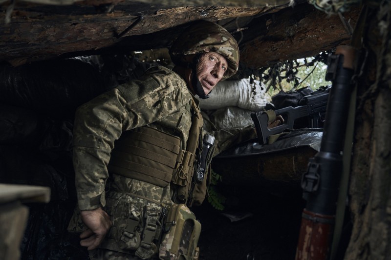 Ukrajinski vojnik na fronti u regiji Zaporožje (izvor: AP Photo/Libkos/Guliver Image)