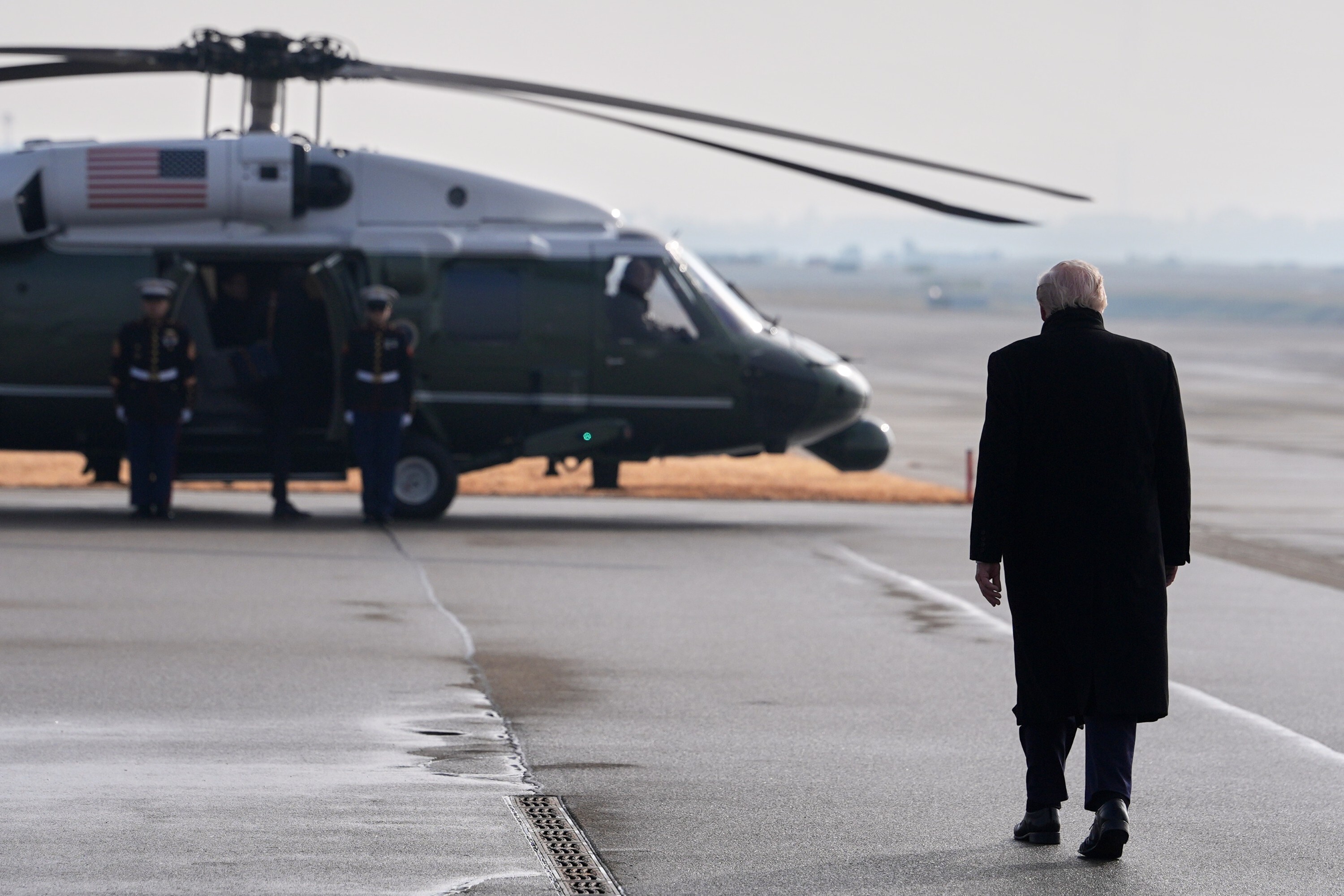 President Donald Trump walks toward Marine One to transfer to Davos after arriving at the airport in Zurich, Switzerland, Wednesday, Jan. 21, 2026. (AP Photo/Evan Vucci)