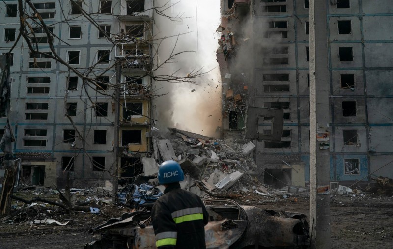 Scena nakon raketnog napada na ukrajinski grad Zaporožje (izvor: AP Photo/Leo Correa/Guliver Image)