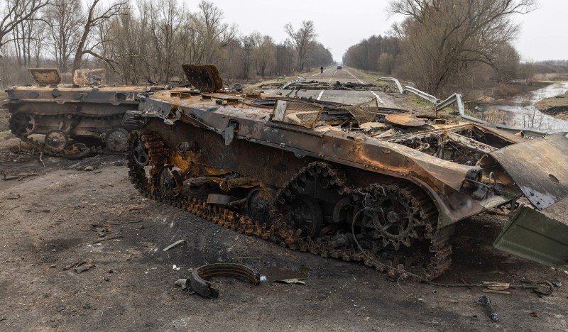 Uništena ukrajinska vojna vozila u blizini Černjihiva, 5. travnja 2022. (izvor: REUTERS/Marko Djurica/Guliver Image)