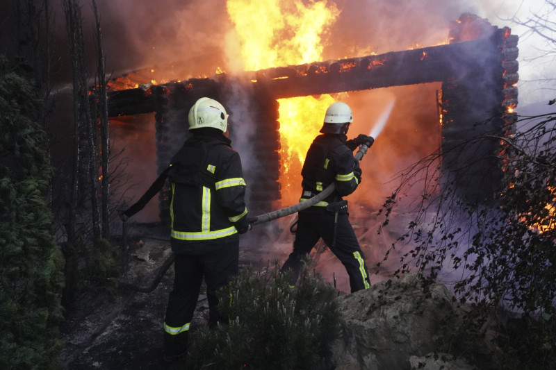 Scena u Harkovu nakon ruskog napada, 4. svibnja 2024. (izvor: AP Photo/Andrii Marienko/Guliver Image)