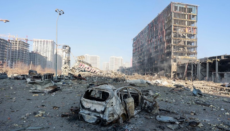 Scene uništenja u kijevskoj gradskoj četvrti Podiljski, 21. ožujka 2022. (izvor: REUTERS/Serhii Nuzhnenko/Guliver Image)