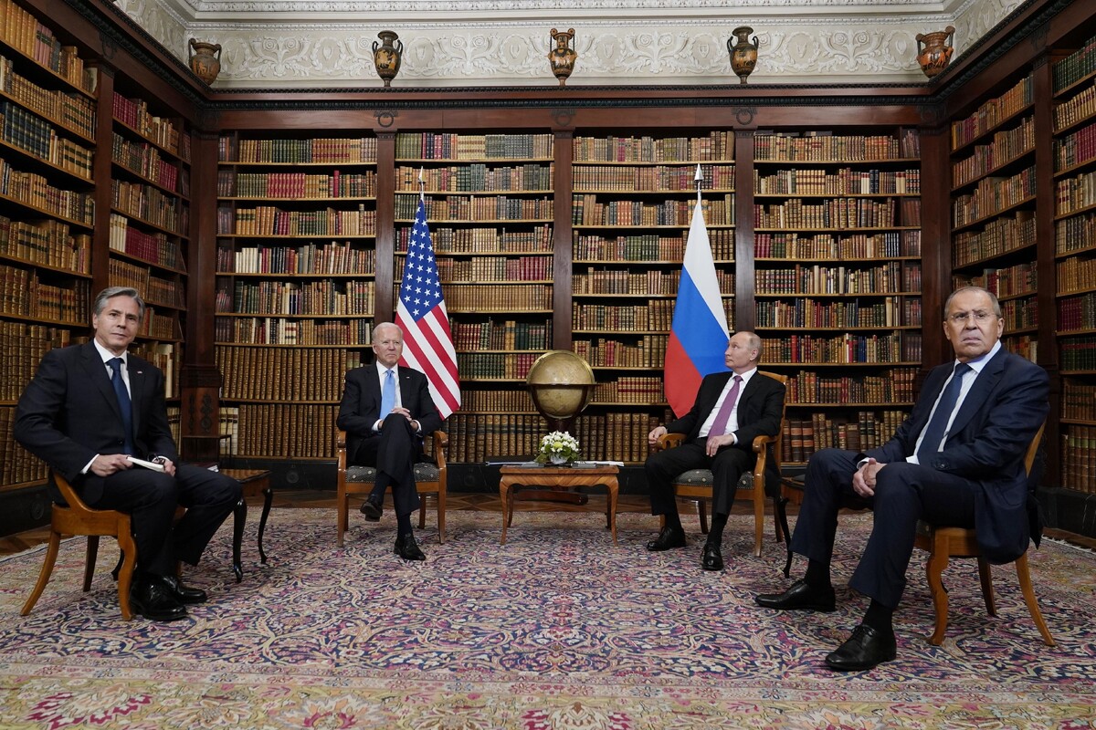 Sastanak u Ženevi, 16. lipnja 2021.  - s lijeva na desno: Anthony Blinken, Joe Biden, Vladimir Putin, Sergej Lavrov (izvor: AP Photo/Patrick Semansky/Guliver Image)