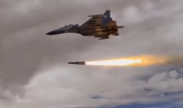 Alžirski SU-30 MKA ispaljuje raketu KH-31