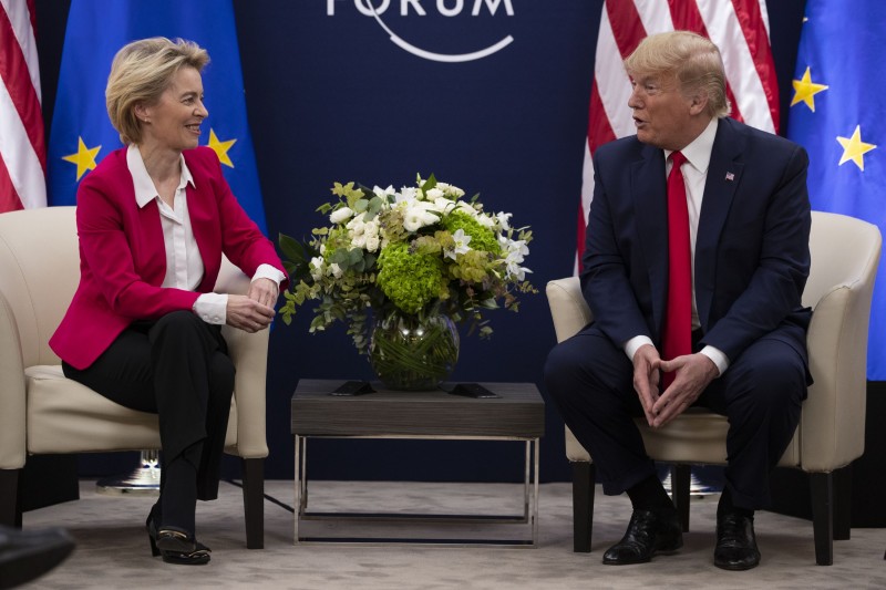 Ursula Von Der Leyen i Donald Trump u Davosu, 21. siječnja 2020. (izvor: AP Photo/ Evan Vucci/Guliver Image)