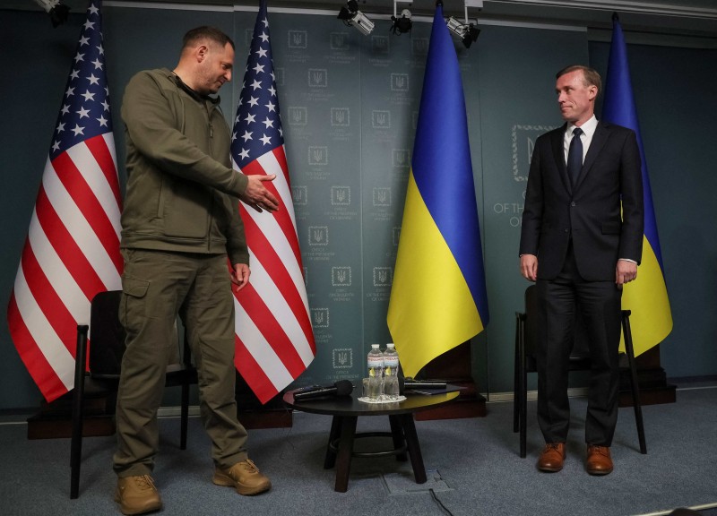 Andrej Jermak i Jake Sullivan u Kijevu, 4. studenog 2022. (izvor: REUTERS/Gleb Garanich/Guliver Image)