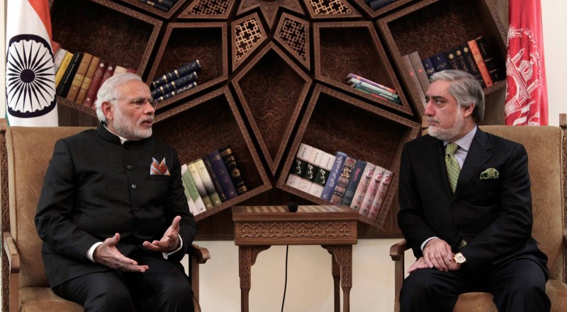 Indijski premijer Narendra Modi i bivši visoki afganistanski dužnosnik Abdullah Abdullah, fotografija iz 2015. godine (izvor: AP Photo/Rahmat Gul/Guliver Image)