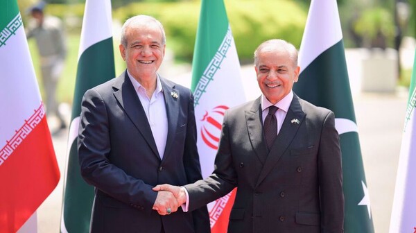 SAD i Iran se razilaze oko inspekcija, novca, Hormuza i Libanona, ali dok traju pregovori tankeri prolaze - cijena nafte pala je na predratnu razinu