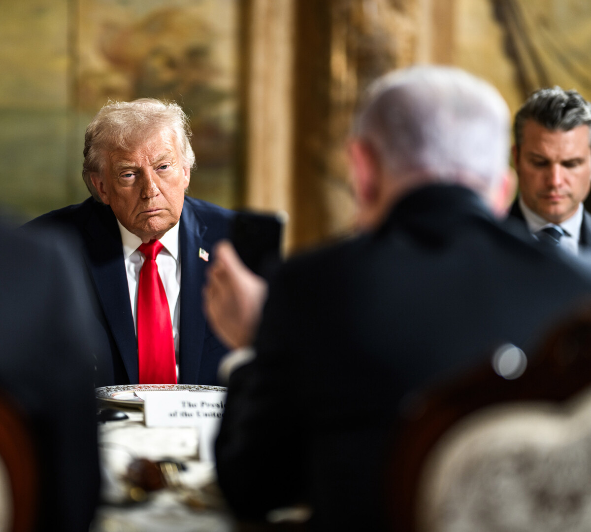 Donald Trump, Benjamin Netanyahu, Pete Hagseth, 29. prosinca 2025., Mar-a-Lago, Florida