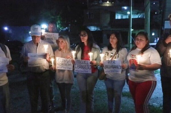 Ispred zatvora u Caracasu