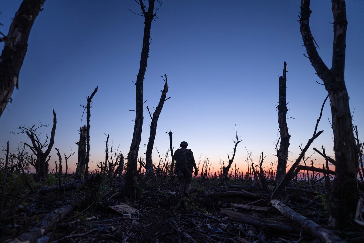 FILE - Ukrainian servicemen walk through a charred forest along the front line, a few kilometers from Andriivka, Donetsk region, Ukraine, Saturday, Sept. 16, 2023. (AP Photo/Mstyslav Chernov, File)