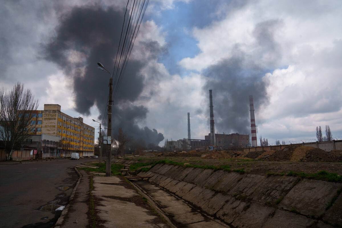 Odessa, fire of a fuel depot following a Russian strike, this morning at 6 am five Russian missiles hit the fuel refinery in Odessa PUBLICATIONxNOTxINxFRAxRUS GillesxBaderx/xLexPictorium LePictorium_0262020
