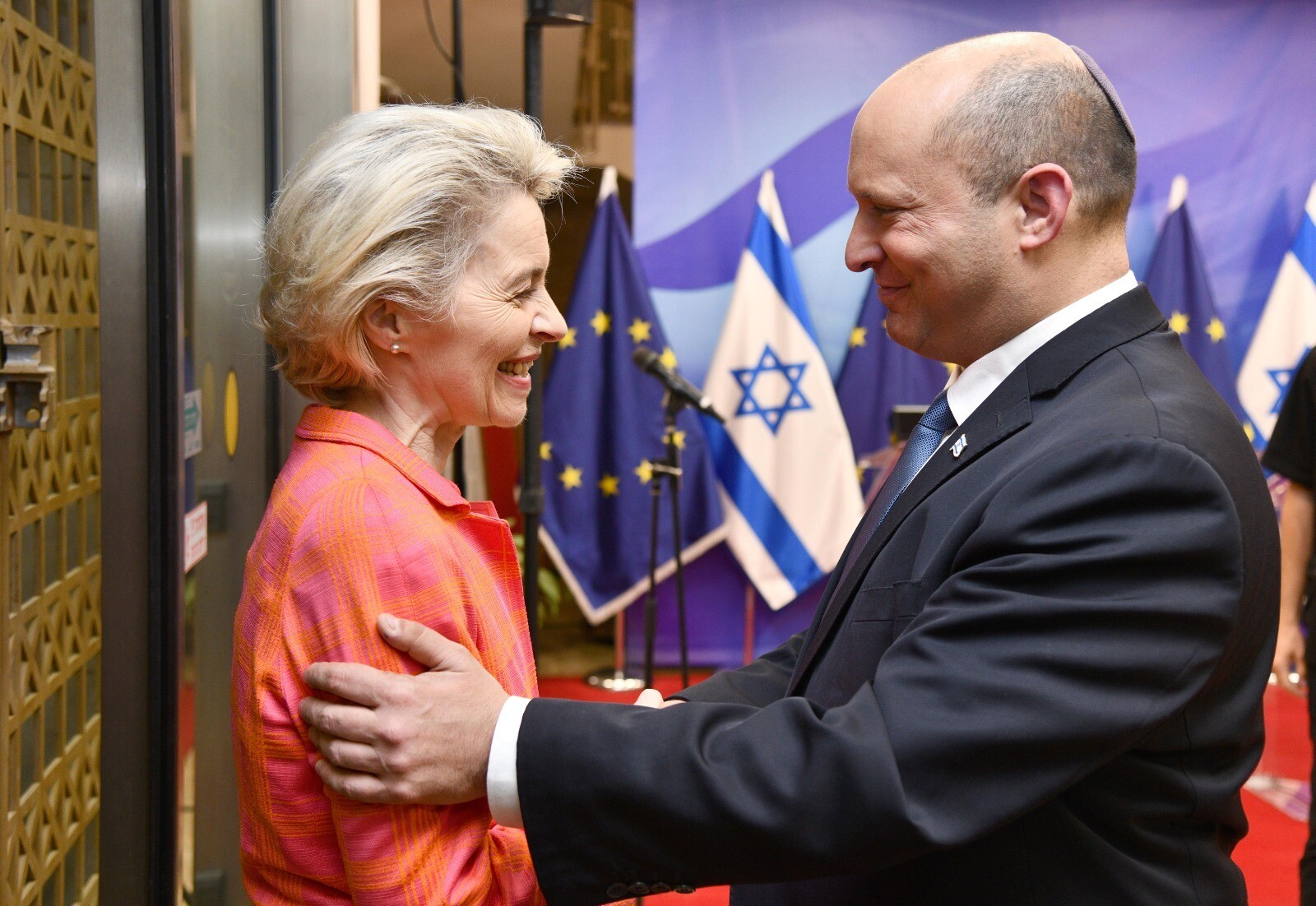 Ursula von der Leyen i Naftali Bennett 15. lipnja 2022.
