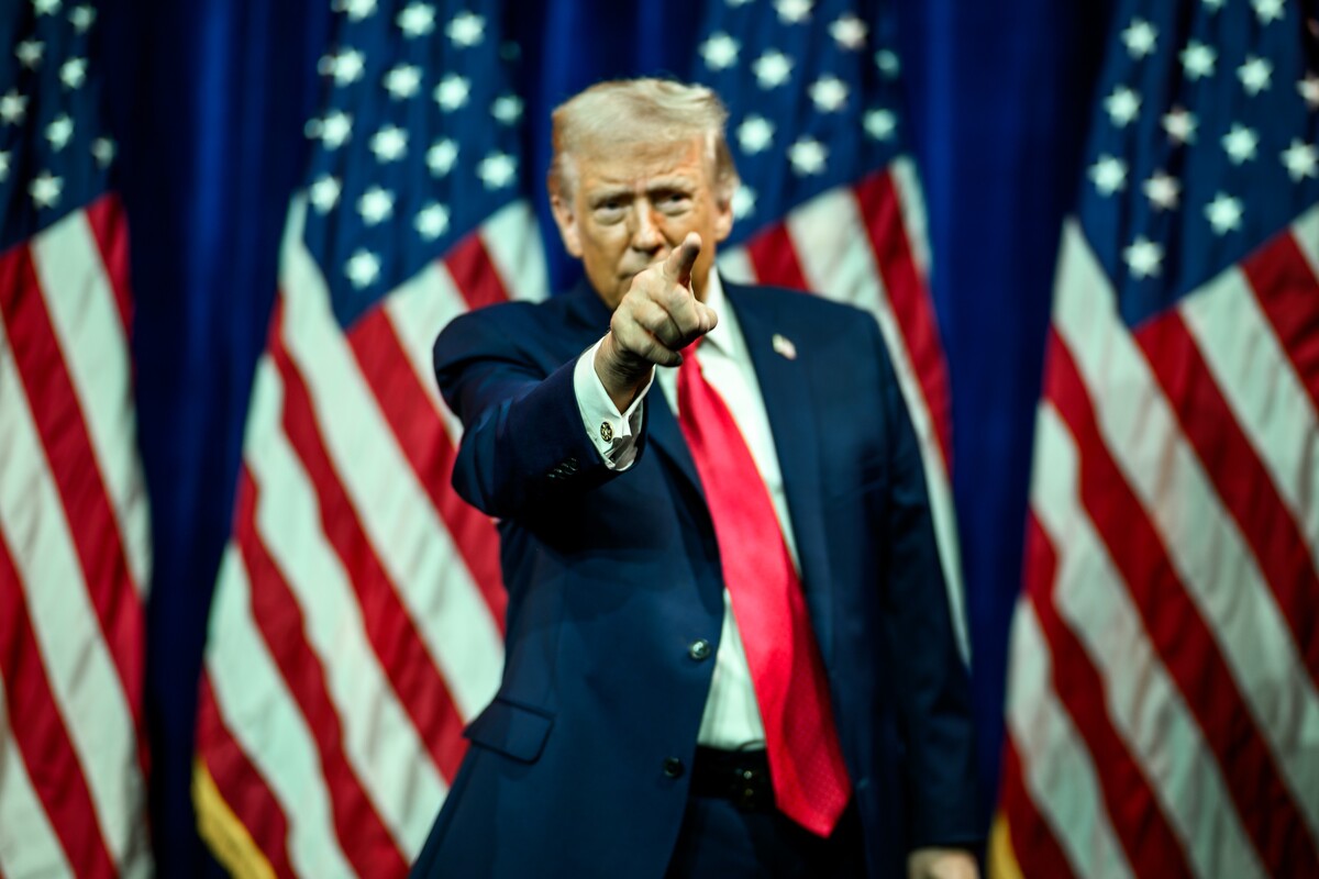 President Donald Trump gestures to the crowd after delivering remarks at the House GOP Member Retreat, Tuesday, January 6, 2026, at the Donald J. Trump- John F. Kennedy Center for the Performing Arts in Washington, D.C. (Official White House Photo by Daniel Torok)