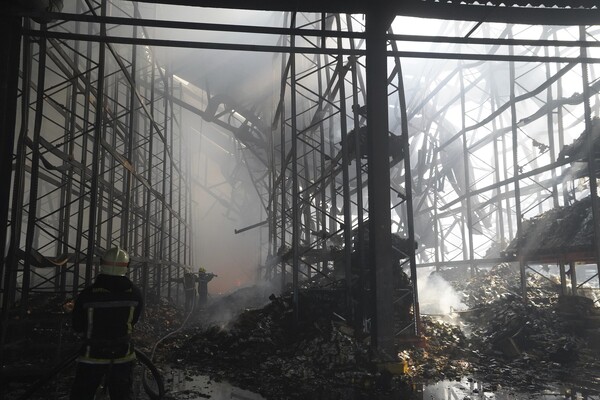 Scena nakon ruskog napada na Harkov (izvor: AP Photo/Andrii Marienko/Guliver Image)