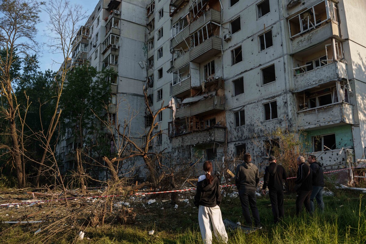 People look at a residential apartment building damaged after a Russian strike on Kyiv, Ukraine, on Tuesday, June 2, 2026. (AP Photo/Evgeniy Maloletka)