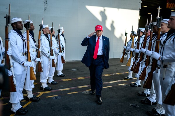 Trump opet udario na Iran i prijeti da će "raznijeti" Oman, Teheran poručuje: "Naši prsti su na okidaču"