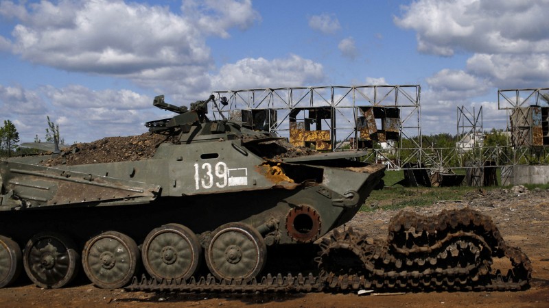 Uništeno vojno vozilo u blizini Harkova, 13. svibnja 2022. (izvor: REUTERS/Ricardo Moraes/Guliver Image)