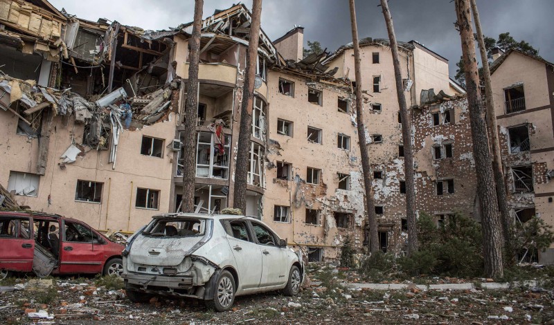 Bombardirane stambene zgrade u Irpinu, 25 km zapadno od Kijeva, 4. ožujka 2022. (izvor: AP Photo/Oleksandr Ratushniak/Guliver Image)