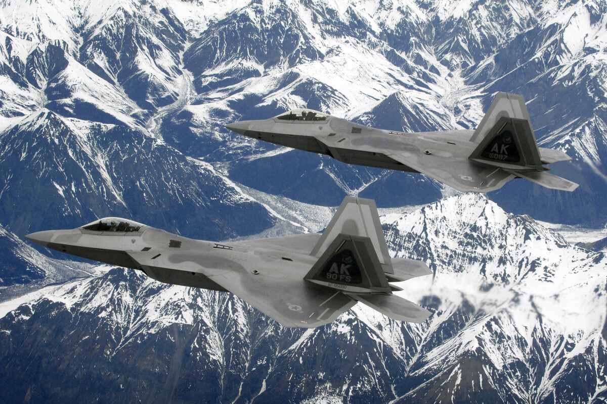 Američki F-22 u blizini vojne baze Elmendorf, Anchorage, Aljaska (izvor: američka vojska)