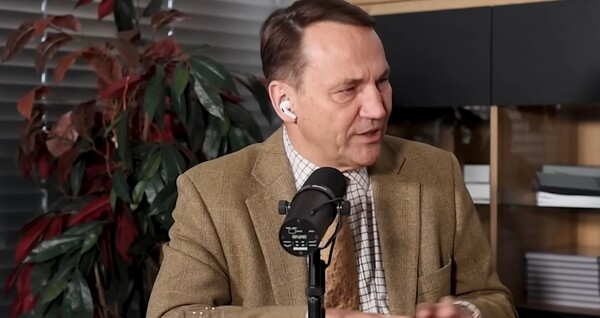 Sikorski odbio Bruxelles - tvrdi da zajednička EU vojska nije realna ideja, umjesto toga predlaže "europsku legiju"