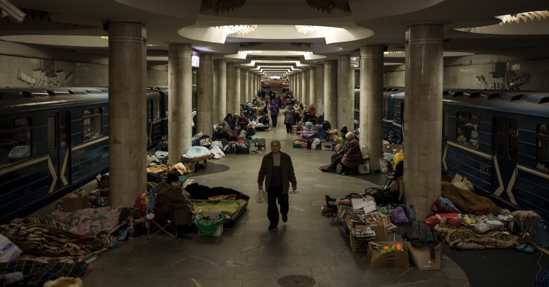 Civili sklonjeni u kijevskom metrou, 26. ožujka 2022. (izvor: AP Photo/Felipe Dana/Guliver Image)