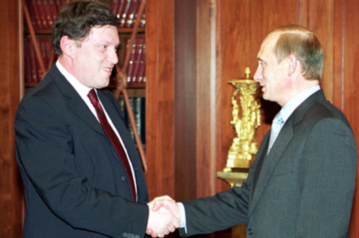 Grigory Yavlinsky and Vladimir Putin in 2000