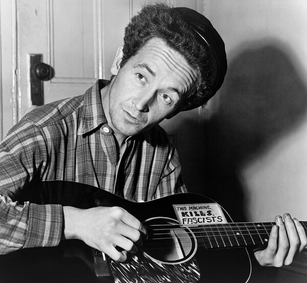 Gitara na kojoj je pisalo da ubija fašiste: Woody Guthrie i pjesme obespravljene Amerike