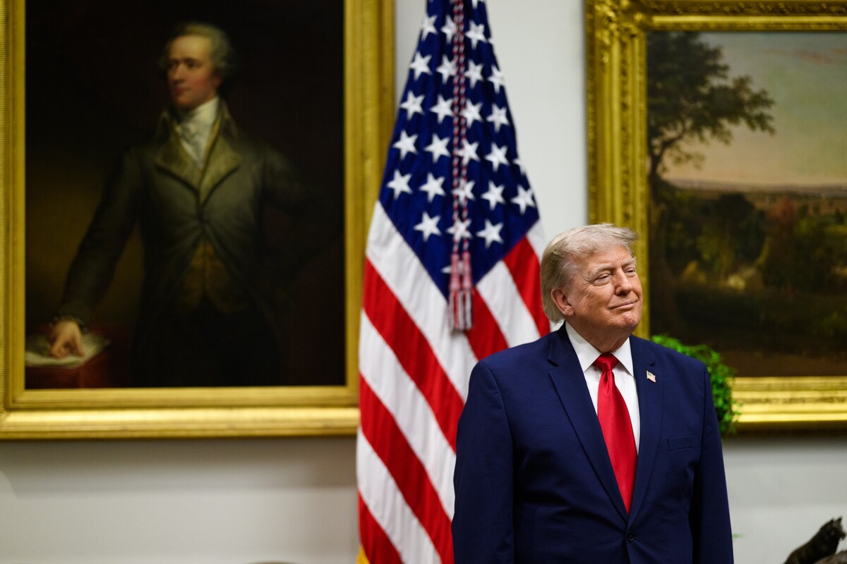 Iraqi Prime Minister Ali al-Zaidi signs the guest book in the Roosevelt Room of the White House, Tuesday, July 14, 2026, as he arrives for a bilateral meeting with President Donald J. Trump. (Official White House photo by Daniel Torok)