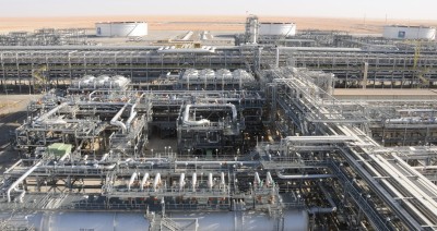 Crno zlato i slabljenje američkog utjecaja: Zašto Saudijska Arabija i drugi veliki proizvođači nafte odjednom znatno smanjuju proizvodnju? I zašto će to ići na ruku Rusiji?